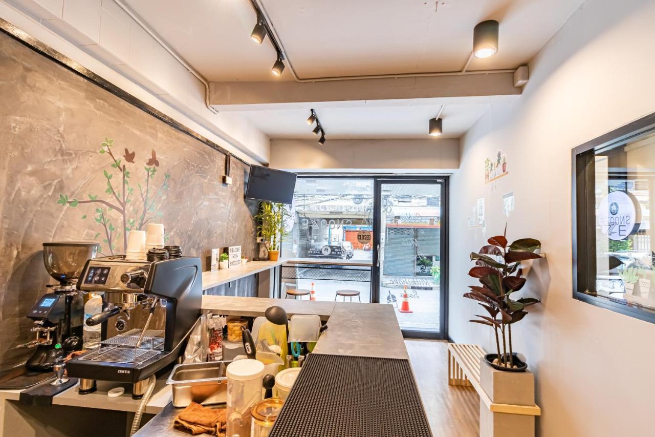 Snoozzze Hostel ใกล้รถไฟฟ้า ย่านบางรัก (Adults Only) Bangkok Eksteriør billede