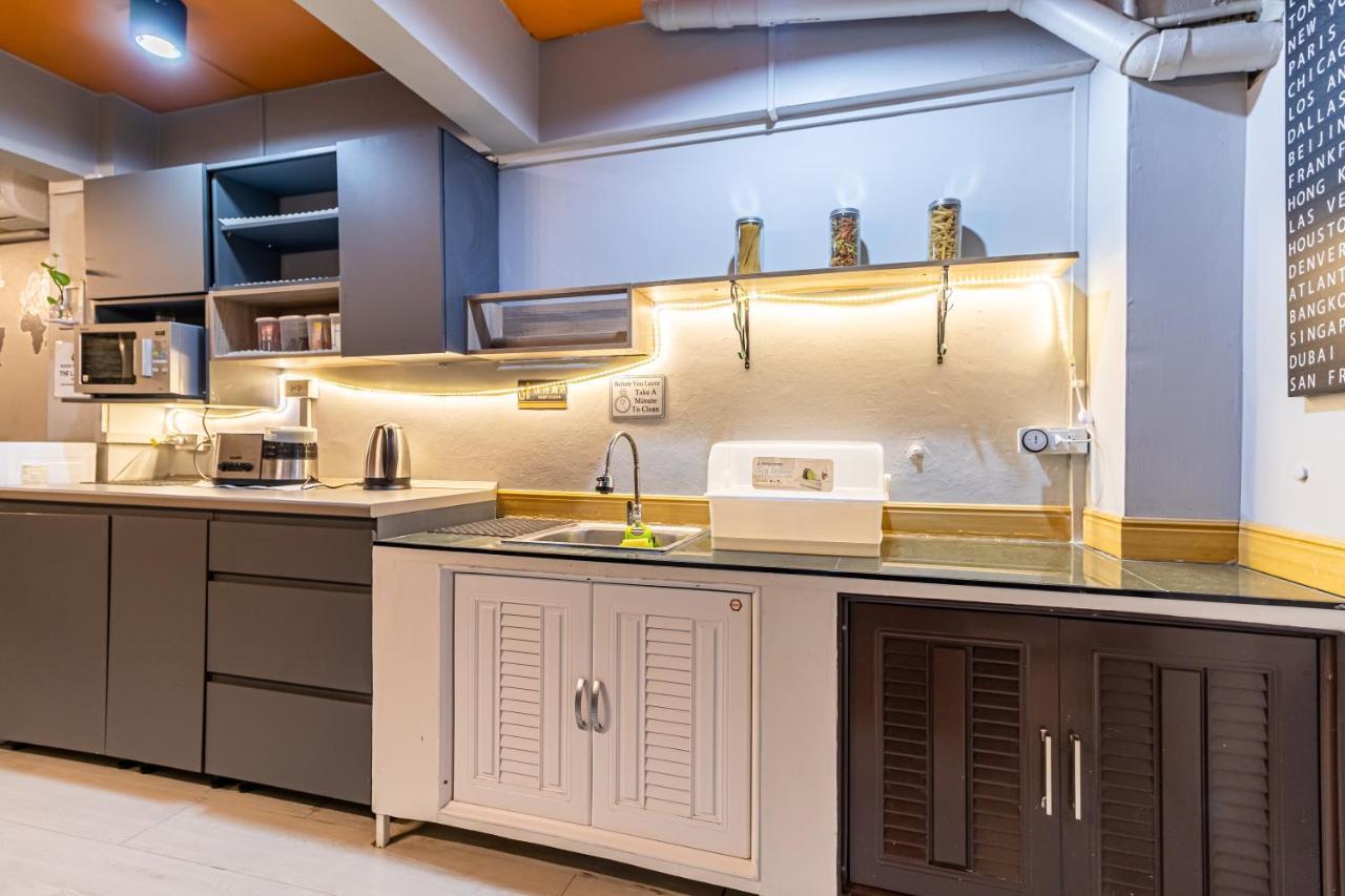 Snoozzze Hostel ใกล้รถไฟฟ้า ย่านบางรัก (Adults Only) Bangkok Eksteriør billede