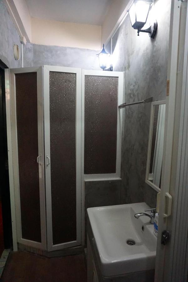 Snoozzze Hostel ใกล้รถไฟฟ้า ย่านบางรัก (Adults Only) Bangkok Eksteriør billede