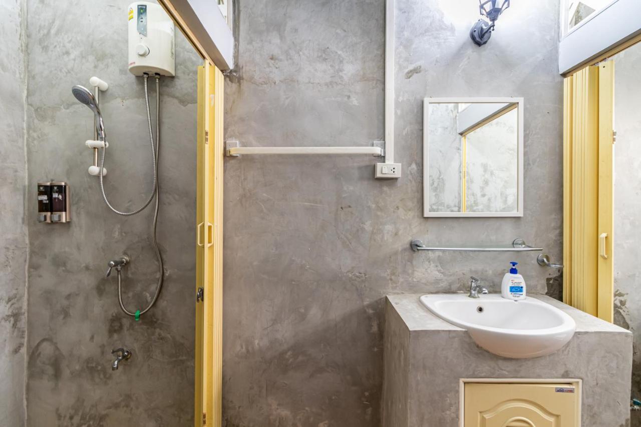 Snoozzze Hostel ใกล้รถไฟฟ้า ย่านบางรัก (Adults Only) Bangkok Eksteriør billede