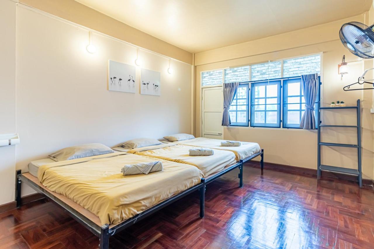 Snoozzze Hostel ใกล้รถไฟฟ้า ย่านบางรัก (Adults Only) Bangkok Eksteriør billede