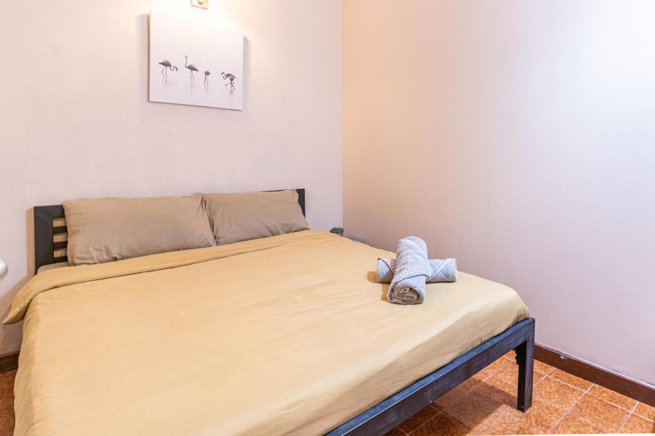 Snoozzze Hostel ใกล้รถไฟฟ้า ย่านบางรัก (Adults Only) Bangkok Eksteriør billede