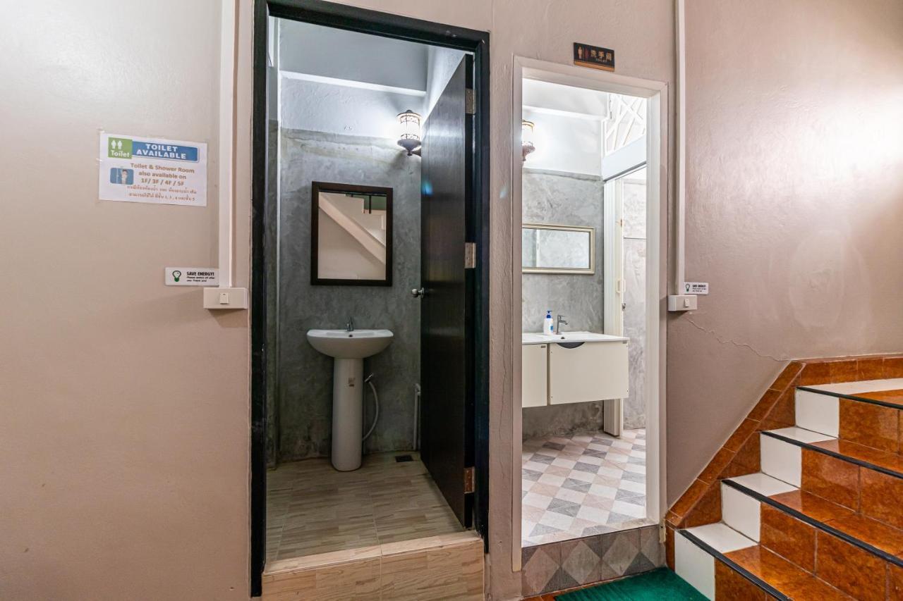 Snoozzze Hostel ใกล้รถไฟฟ้า ย่านบางรัก (Adults Only) Bangkok Eksteriør billede