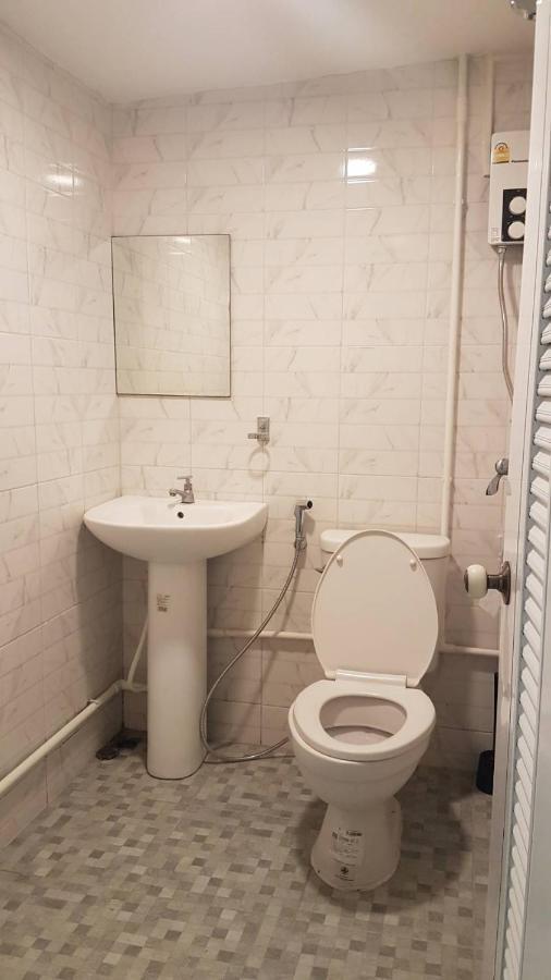 Snoozzze Hostel ใกล้รถไฟฟ้า ย่านบางรัก (Adults Only) Bangkok Eksteriør billede